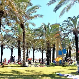 torremolinos-apartment-close-to-carihuela-beach.hotelsinnerja.org/